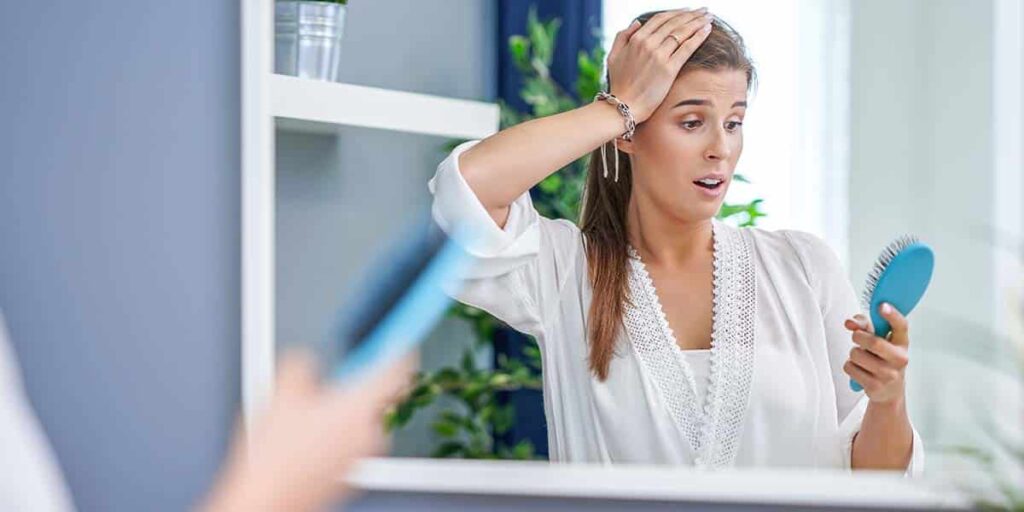 Mulher com alopecia espandada com sua queda de cabelo - site Episense clínica de estética facial e corporal no Porto - Portugal