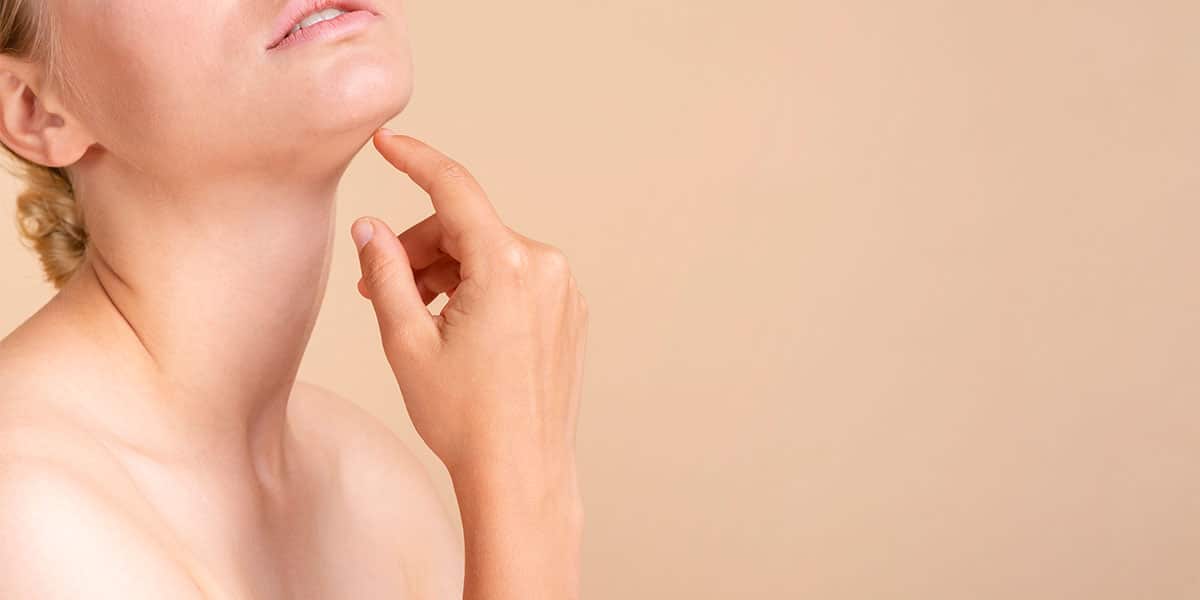 Mulher após lipo de papada - site Episense clínica de medicina estética facial e corporal em Matosinhos, Porto - Portugal